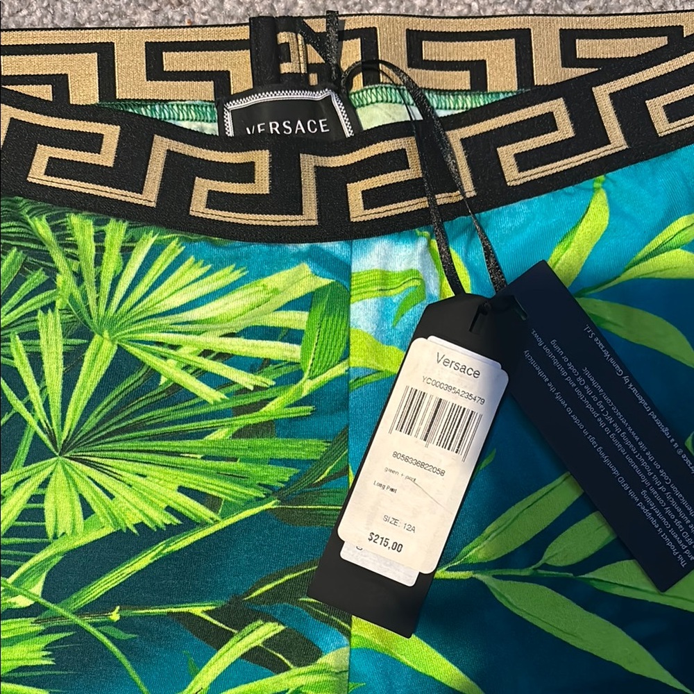 Versace leggings
Girls size 12
Can fit women’s size small